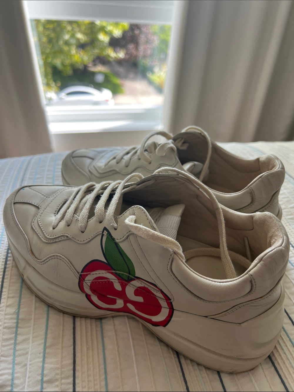 GG Gucci Cream Leather Sneakers with Red Apple Graphic Authentic